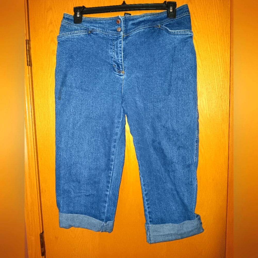 Women's size 12, Jones New York capri jeans